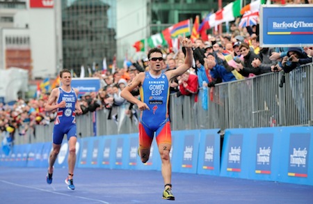Gomez outsprints Jonathan Brownlee in Auckland in 2012.  